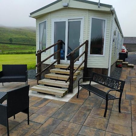 Slieve Croob Cosy Caravan Finnis Екстериор снимка