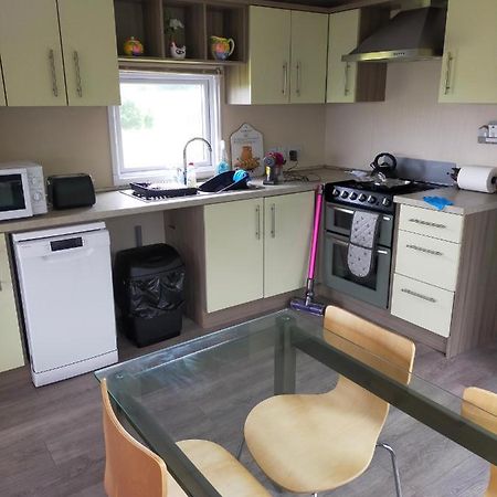 Slieve Croob Cosy Caravan Finnis Екстериор снимка