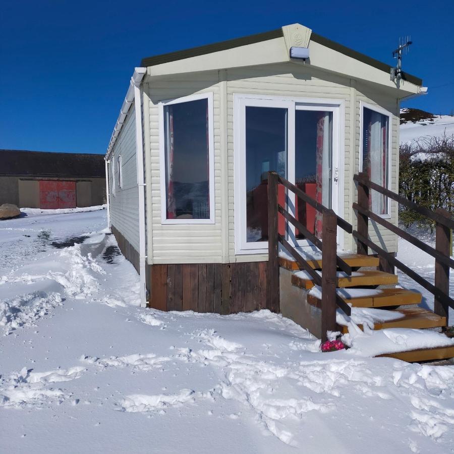 Slieve Croob Cosy Caravan Finnis Екстериор снимка