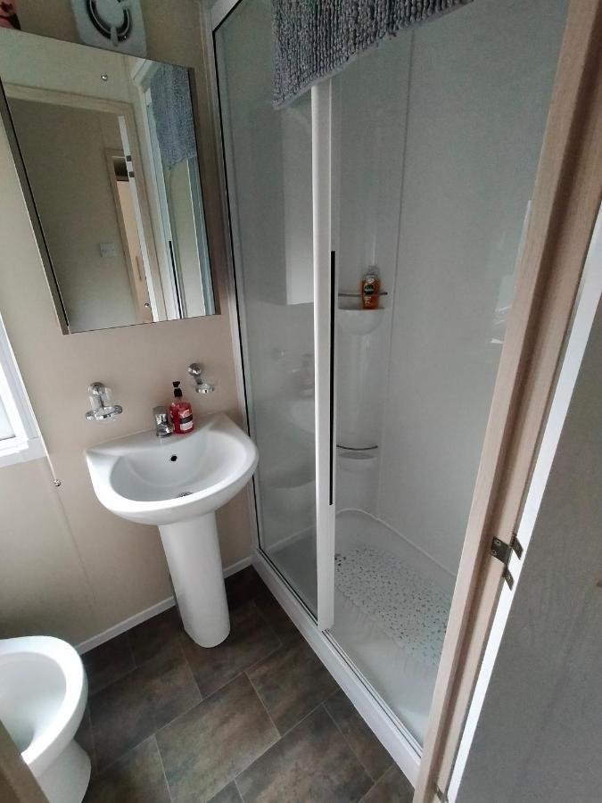 Slieve Croob Cosy Caravan Finnis Екстериор снимка