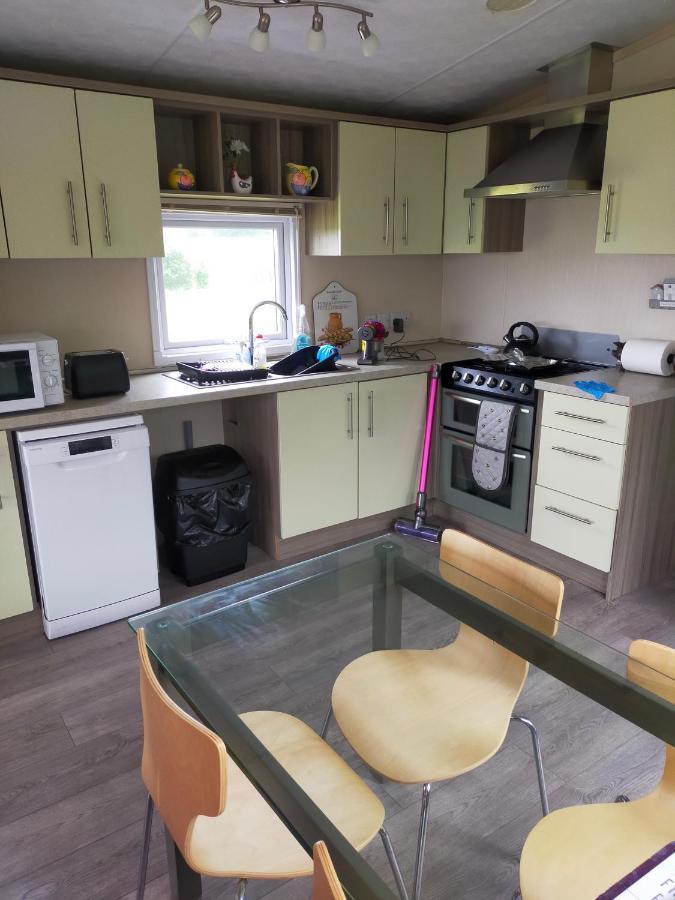 Slieve Croob Cosy Caravan Finnis Екстериор снимка